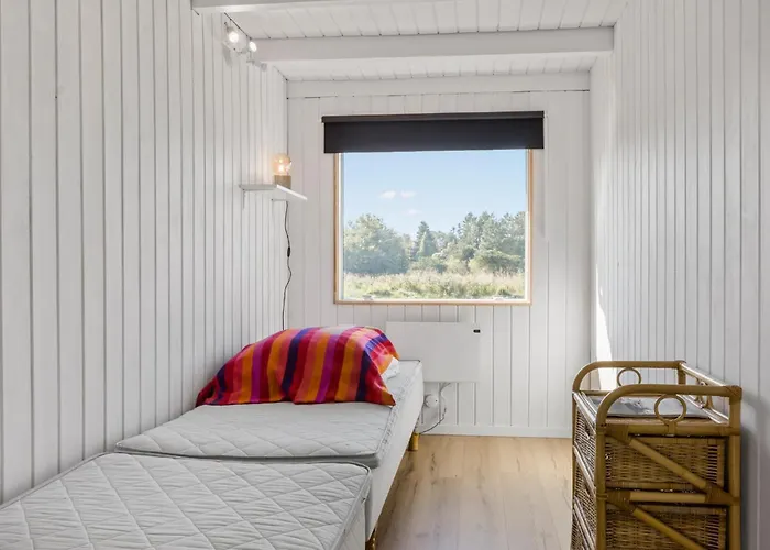 3 Bedroom Beautiful In Ferienhaus