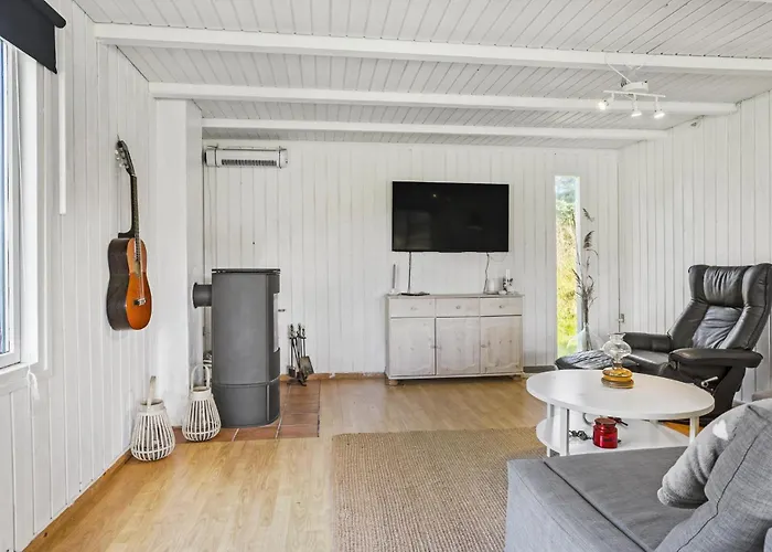 3 Bedroom Beautiful In Ferienhaus Roslev